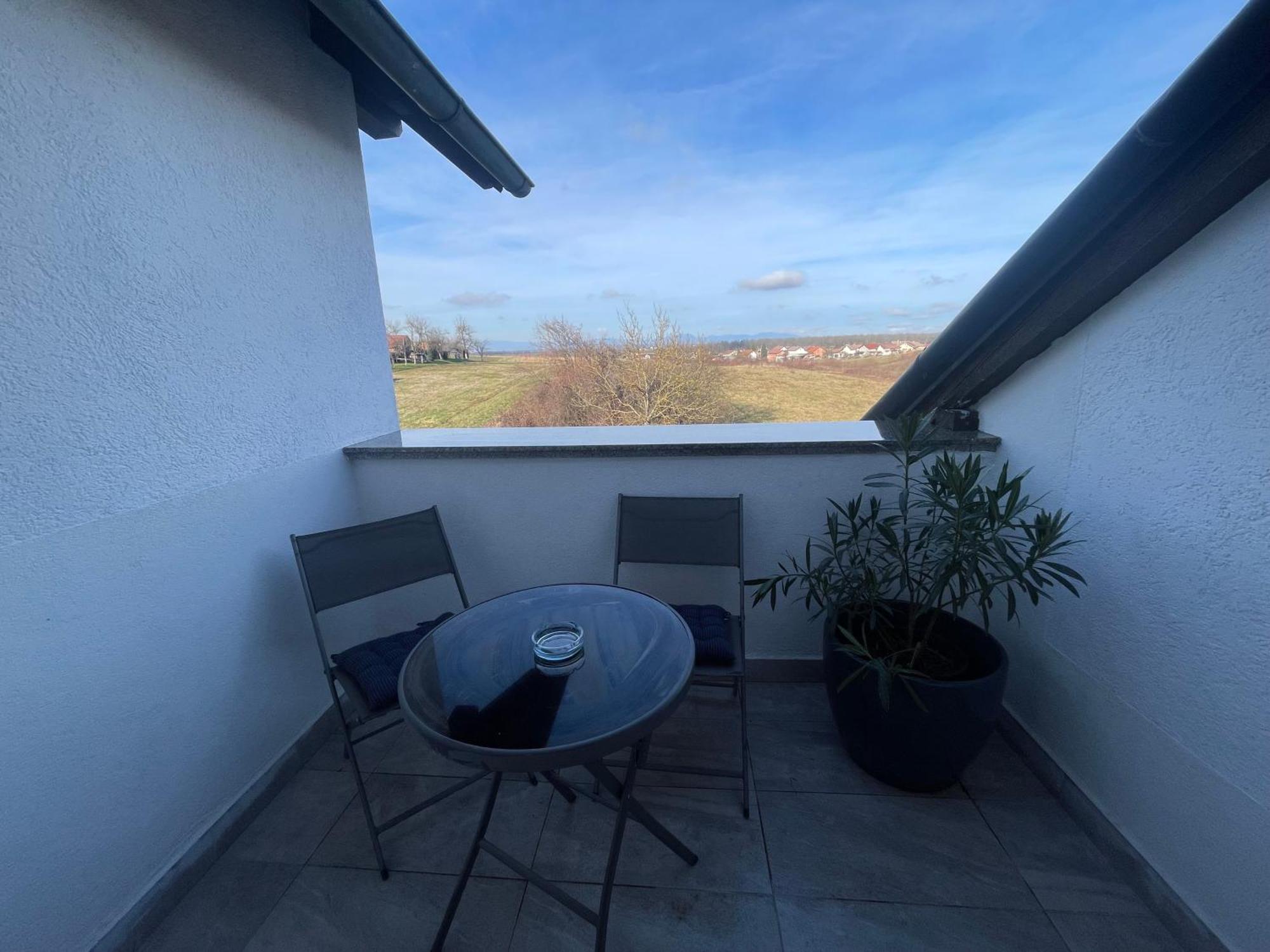 Vila Milka - Balkon - Besplatan Parking - Samostalna Prijava Károlyváros Kültér fotó